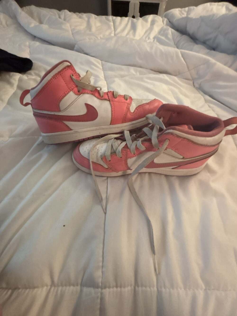 Nike Air Jordan 1 Mid Valentine's Day Coral Chalk Pink/White Youth Sneakers